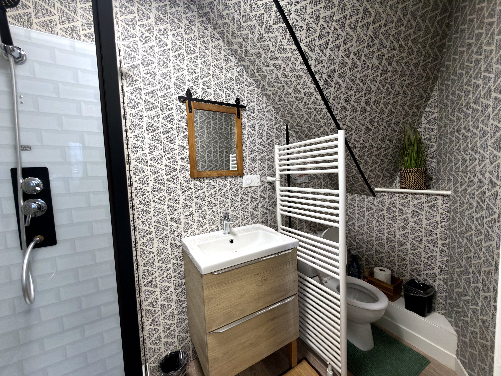 Douche et meuble vasque de la salle de bains
